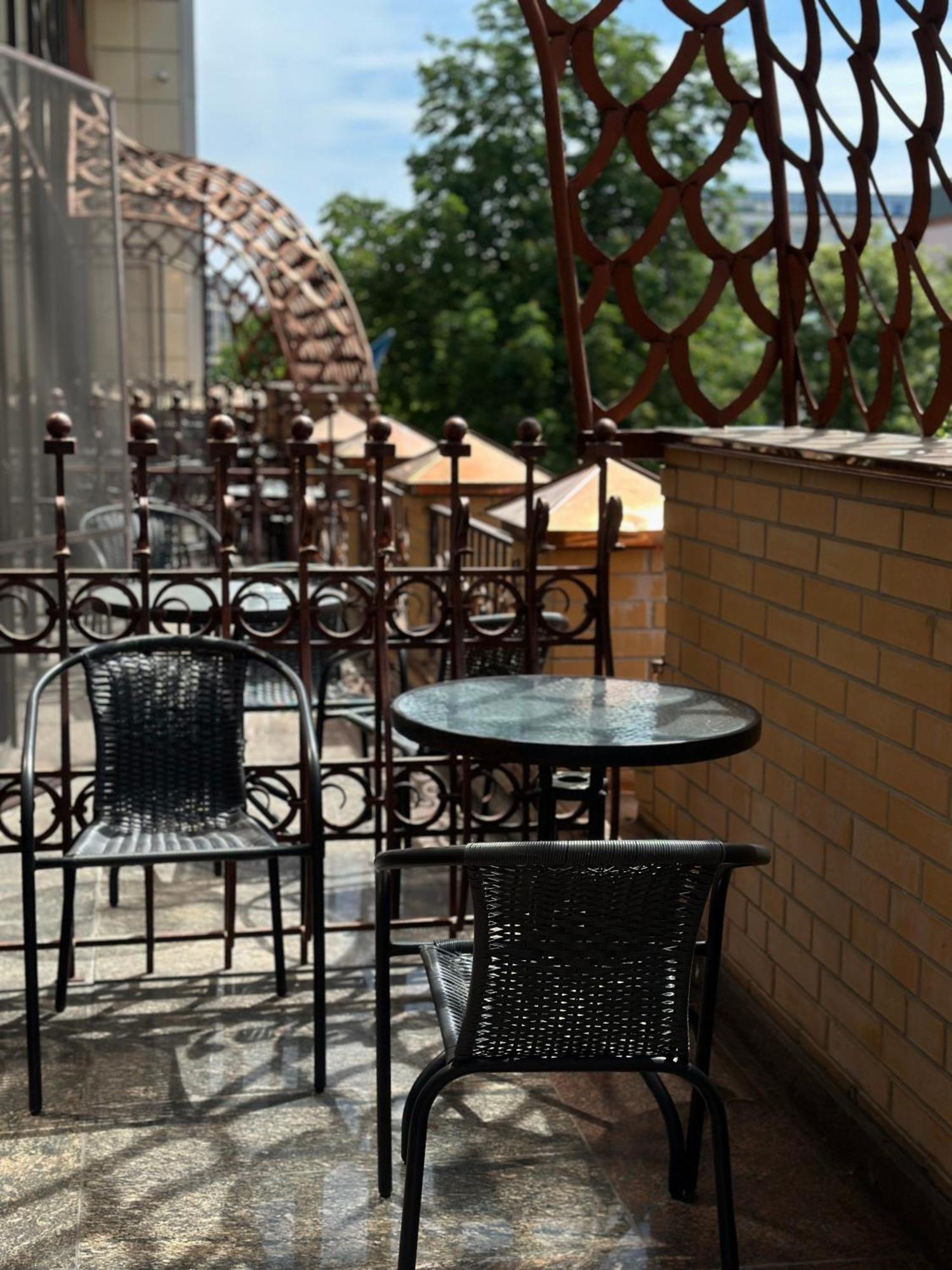 Hotel Atmosphere Poltava Exterior foto